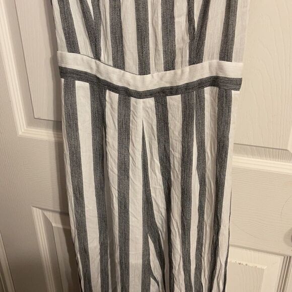 Striped Jumpsuit with open back - Picture 2 of 11